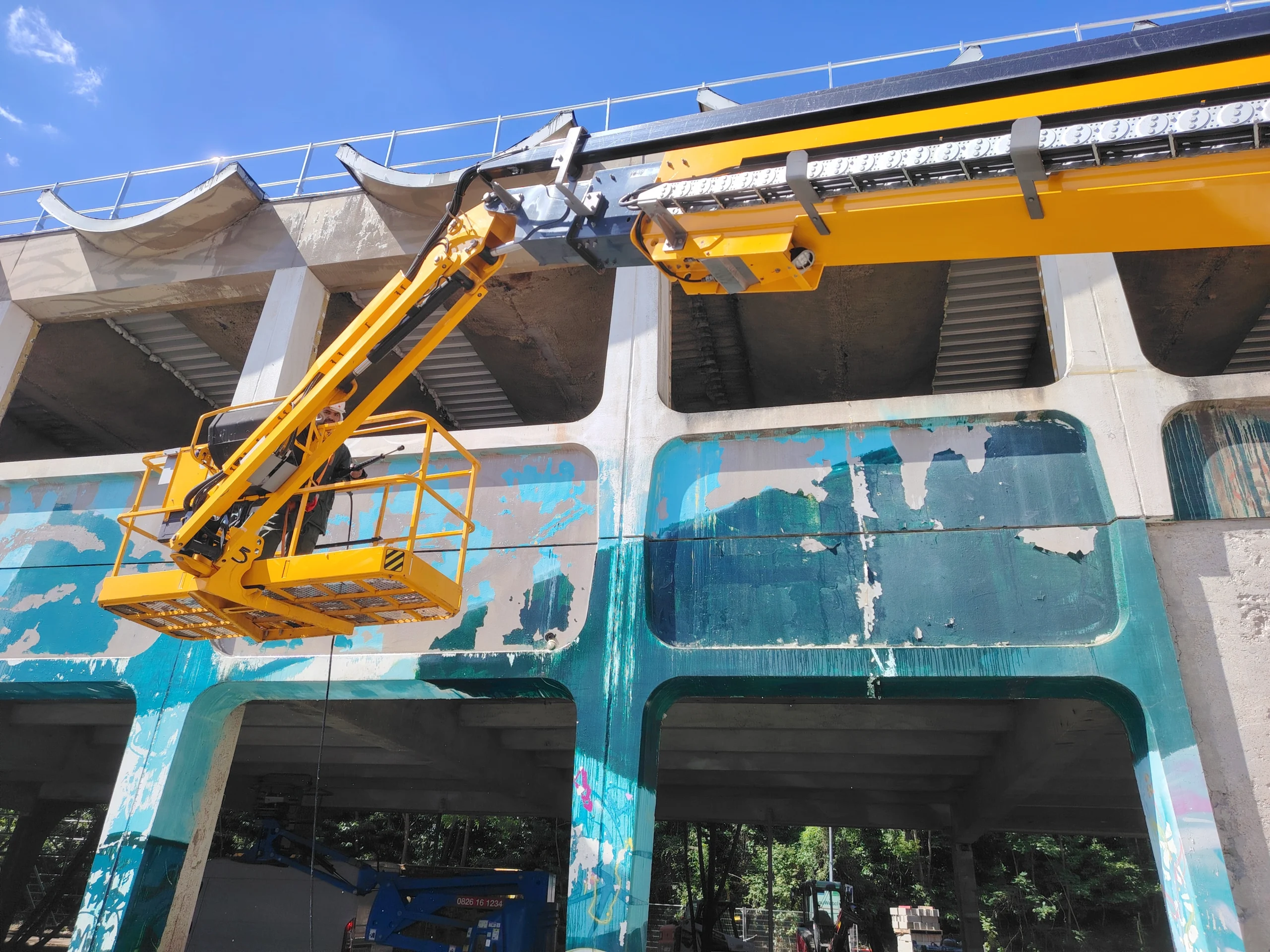Rénovation de façades industrielles béton et bardage bois